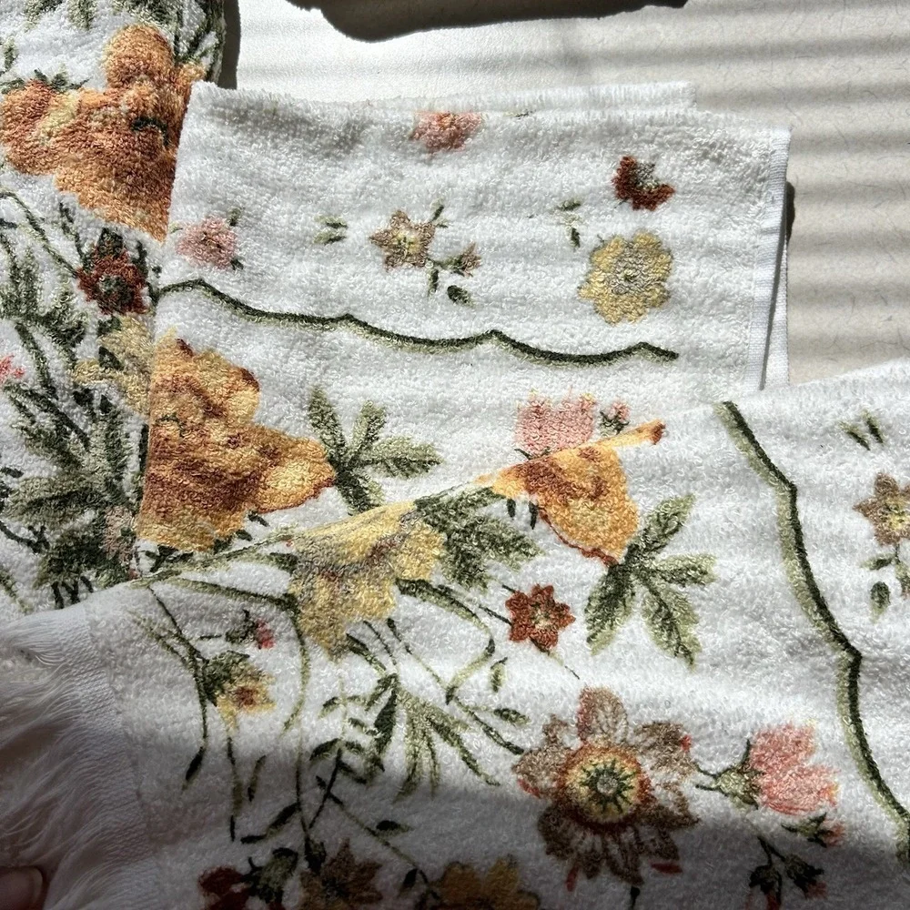 vintage cannon bath towels Lot. 5 brown and yellow floral. New. Never used.‎